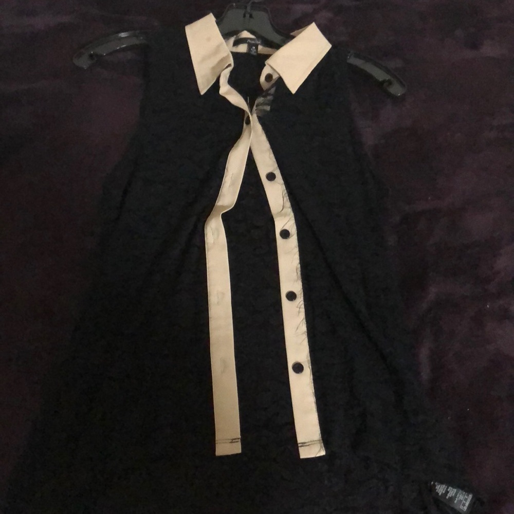 Lace Sleeveless shirt